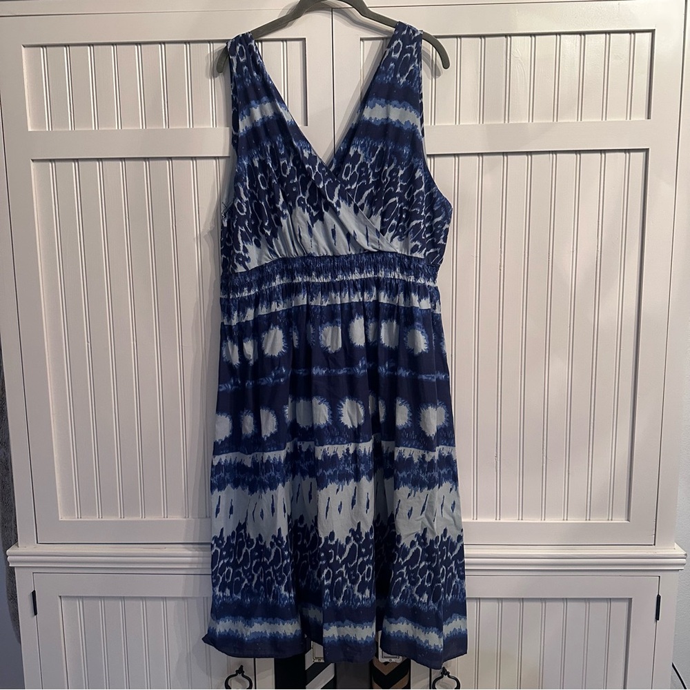 Avenue Navy and White Sleeveless Midi Dress